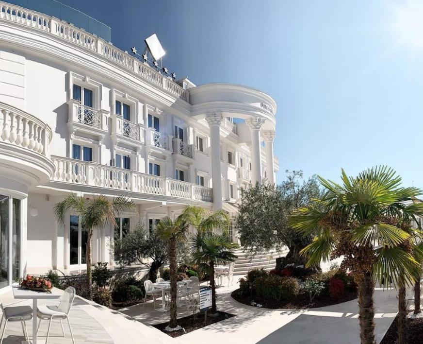 Hotel Villa Pascucci Durres Exterior photo